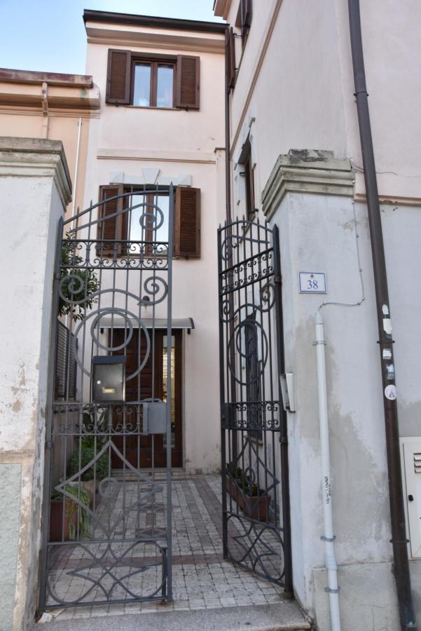 נואורו B&B Le Due Isole מראה חיצוני תמונה